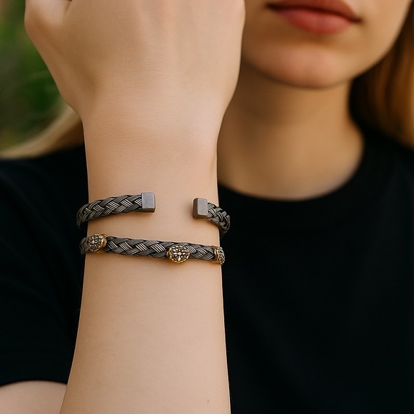 Stainless steel & gold plated cuff bracelet with 3 hamsa 🪬 hands braided design - Picture 7 of 7